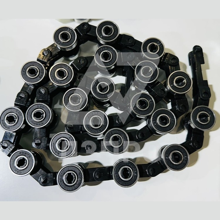 Обводная цепь торца балюстрады эскалатора 22 пары роликов TravelMaster (черная, старый тип) Kone