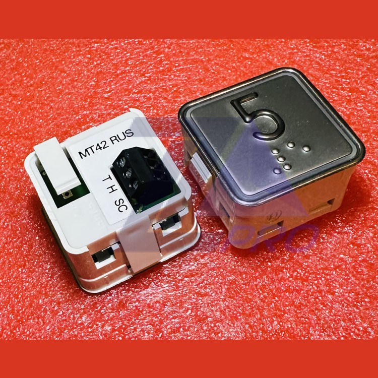 Модуль кнопочный "5" красная подсветка с шрифтом Брайля MT42 RUS Schaefer ЩЛЗ