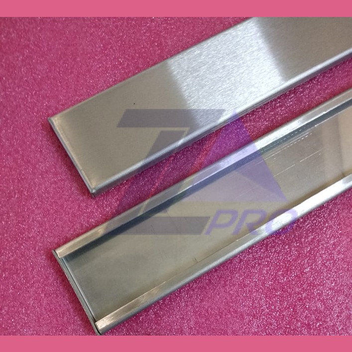 Плинтус кабины L-765 мм нерж.сталь шлиф. ZAA402DW