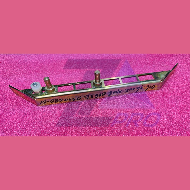 Отводка двери кабины правая 0463Б.03.40.060-01 МЛЗ