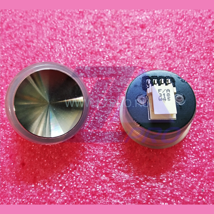 Кнопка (белая ореол, шлифованная, AMP разъем для MCS220) FAA25090AD318 Otis