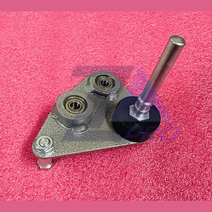 Рычаг трехплечий привода дверей кабины ось 98мм 0411Е.03.10.070-02 ЩЛЗ