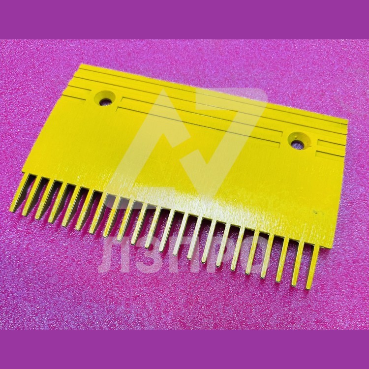 Гребенка эскалатора алюминиевая желтая левая A TravelMaster KM5130667H02 Kone