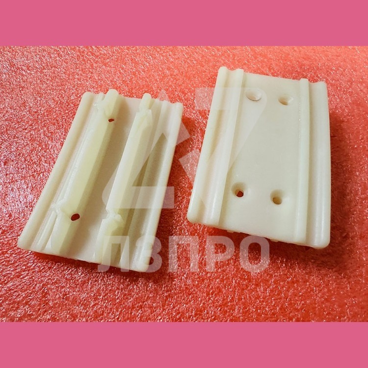 Пластиковая направляющая поручня эскалатора 97x60x20мм KM5060021