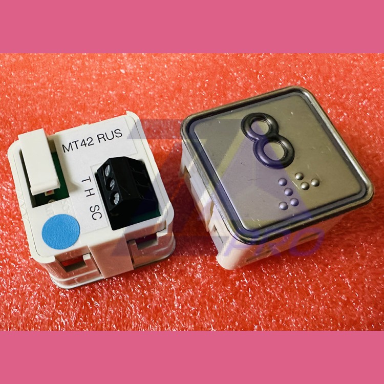 Модуль кнопочный "8" синяя подсветка с шрифтом Брайля MT42 RUS Schaefer ЩЛЗ