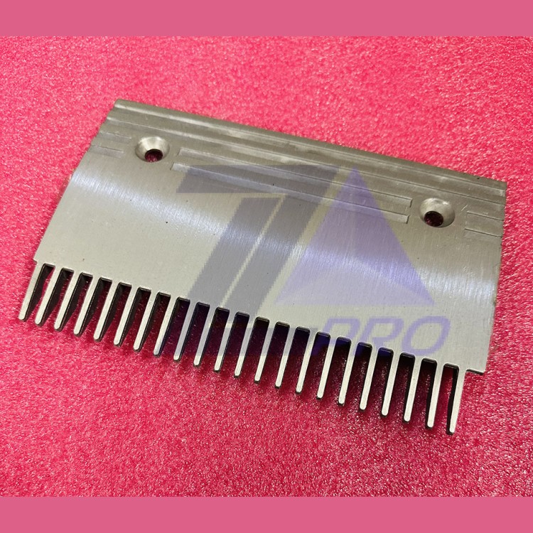 Гребенка эскалатора алюминиевая левая A TravelMaster KM5130667H01 Kone