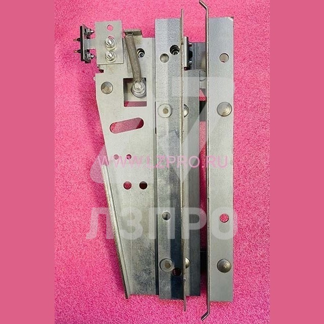 Отводка дверей кабины короткая правая K12 60900007914 ThyssenKrupp