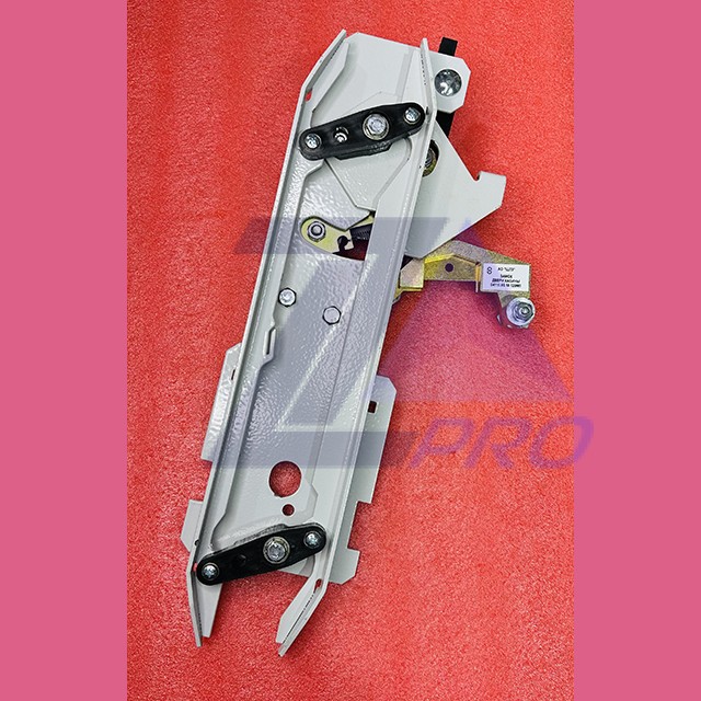 Отводка дверей кабины центральное открывание 0411Е.03.10.060МП Ecomaks ЩЛЗ