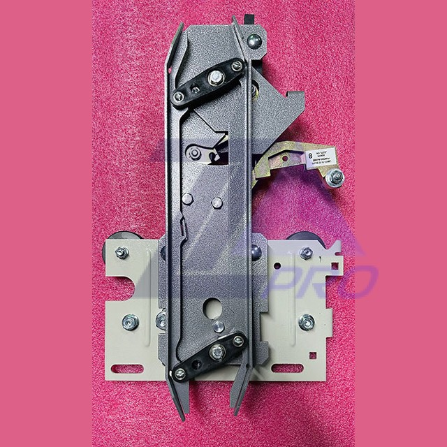 Каретка дверей кабины с отводкой левая 650/700/800мм 0411Е.03.10.020МП Ecomaks ЩЛЗ