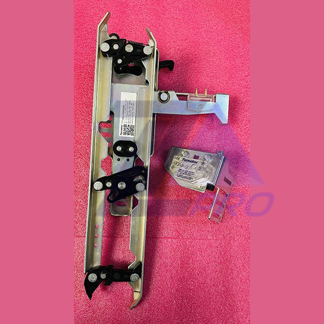 Отводка дверей кабины левая с замком L-460 mm 40/10 VF - 50/11 VF T2 CDL-VF00CI000 Fermator