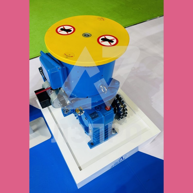 Лебедка в сборе с редуктором для эскалатора ET125-IV