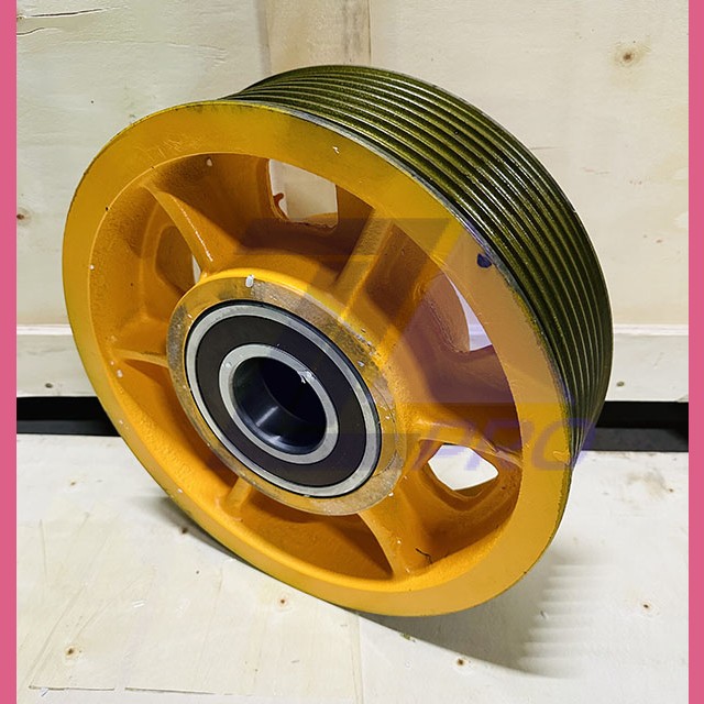 Отводной блок 330x8x8 (H=105mm, подшипник 6313DU, вал 65мм) KM560224G03 Kone