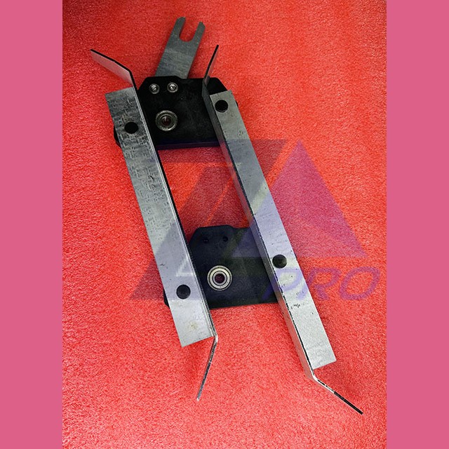 Отводка дверей кабины 0411МГ.33.30.130 КМЗ