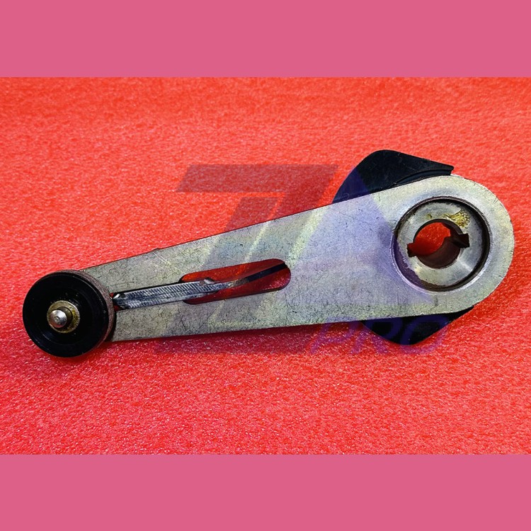 Рычаг привода дверей кабины проем 650мм цилиндр 0141.03.15.100 МЛЗ