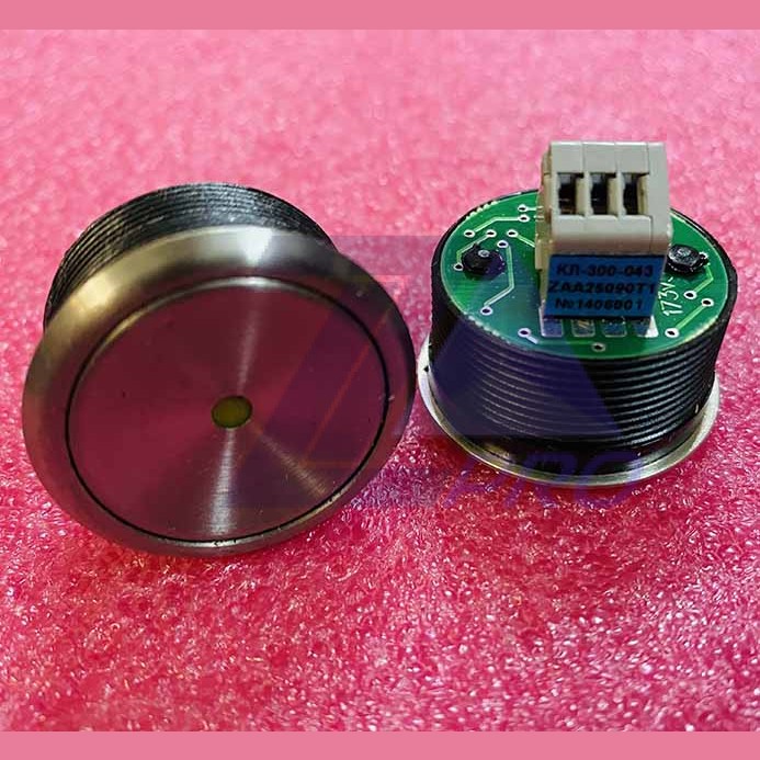 Кнопка КЛ-300-043 (без подсветки "служебная", цвет центральной вставки желтый, разъем Wago)