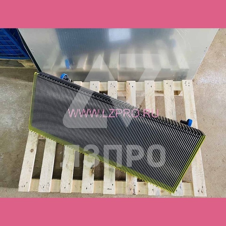 Ступень эскалатора 1000 мм с демаркационными линиями черная XBA26140A38 Otis