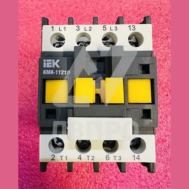 Контактор 12А 230V КМИ-11210 iEK