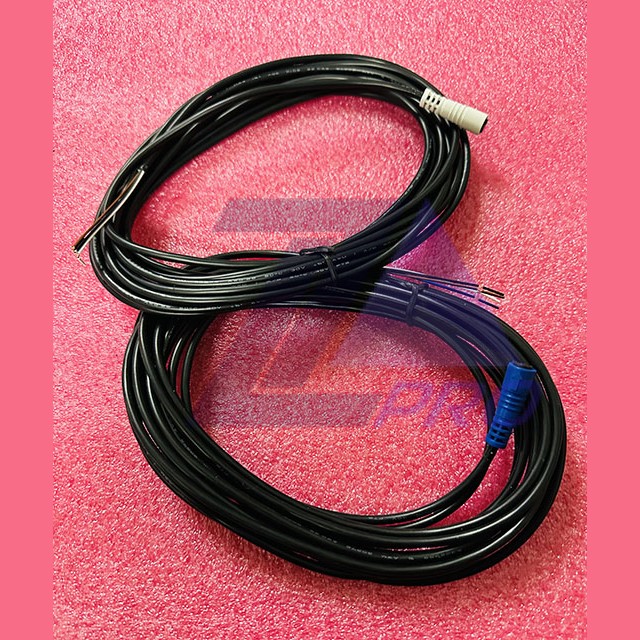 Комплект проводов 5м LVH (emitter+receiver connecting cable; 105386+103371) Cedes XAA175BP1