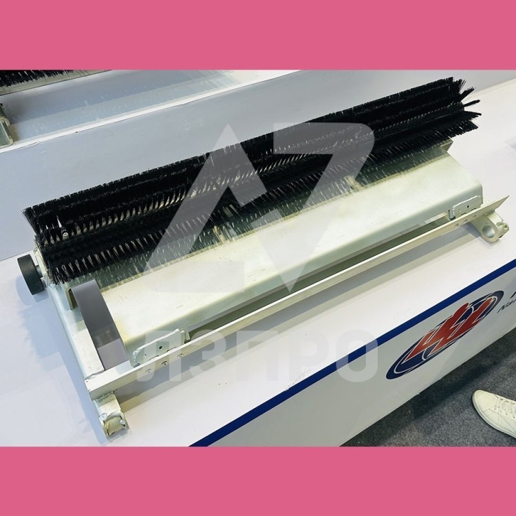 Механическое устройство очистки паллеты/ступени траволатора/эскалатора