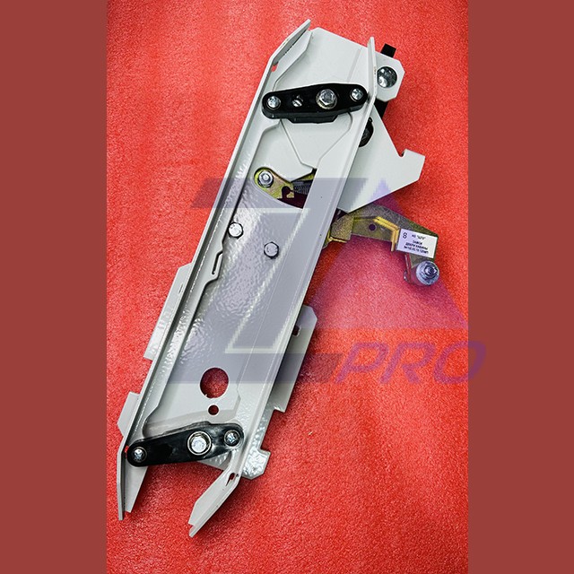 Отводка дверей кабины левое открывание 0411Е.03.10.060МП-01 Ecomaks ЩЛЗ