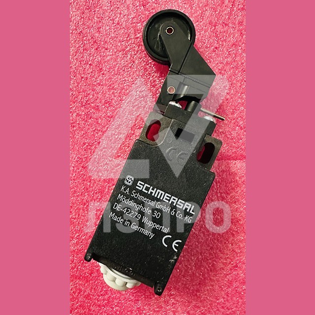 Выключатель рычаг с роликом с фиксацией Z4K 236-11R-M16-1816-2 SCHMERSAL